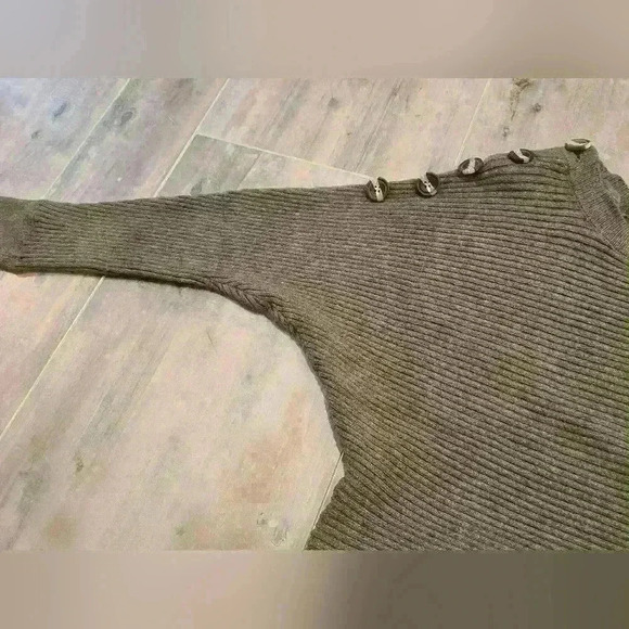 Proof Apparel Green Sweater With Button Detail - Picture 2 of 7